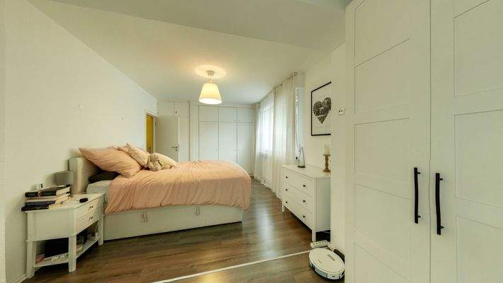 Schlafzimmer u. Ankleide (WE 1)