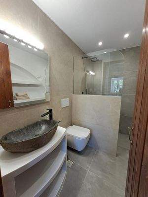 Kreta, Aspro: 3 Villen mit traditionellen Steinelementen und Bergblick zu verkaufen