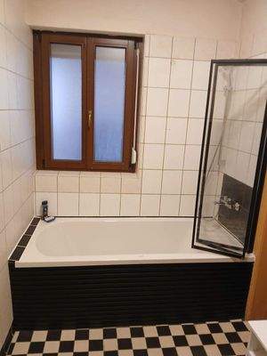 Badewanne im Tageslicht-Bad