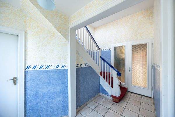 Hauseingang und Treppenhaus