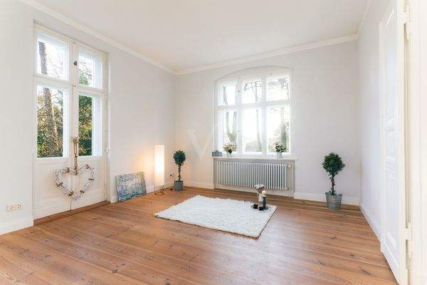 Esszimmer mit Zugang zum Garten