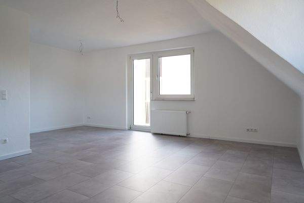 Wohnzimmer / Zugang Balkon