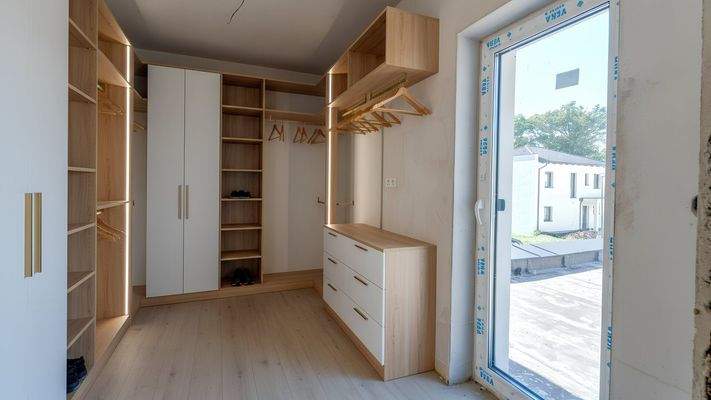 Masterbedroom Schrankraum Obergeschoss Beispielbild