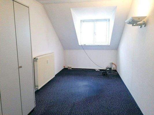 Zimmer, NEUER FUßBODEN wird verlegt