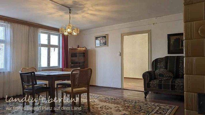 Lehnschulzenhaus OG, Raum 11 mit Ofen.jpg