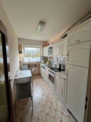 Einbauküche (kann vom Vormieter übernommen werden)