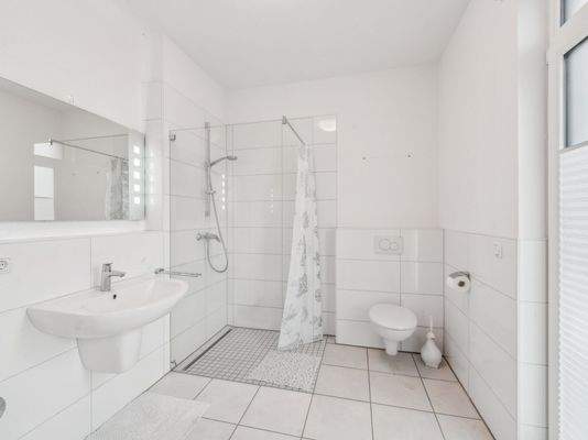 Badezimmer mit Dusche