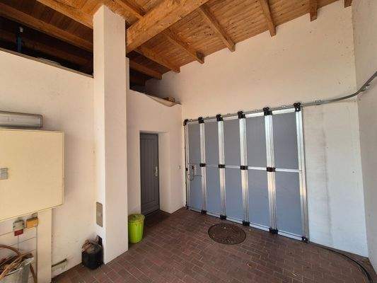 Kleines Haus: Toreinfahrt und Eingang