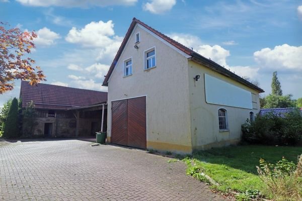 Gerätehalle u. Stallgebäude