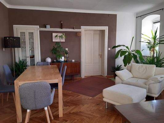 Wohnzimmer mit Essbereich