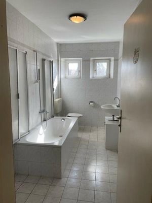 Wohnung 3 - Badezimmer (EG)