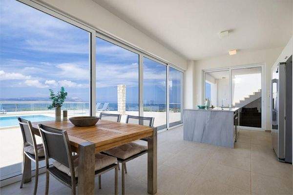 Kreta, Kokkino Chorio: Exotische Villa mit Panoramablick auf das Meer zu verkaufen