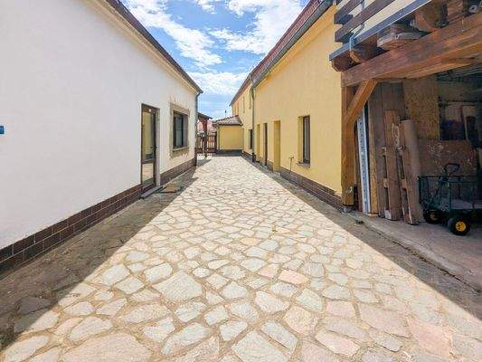 Links EFH, rechts MFH