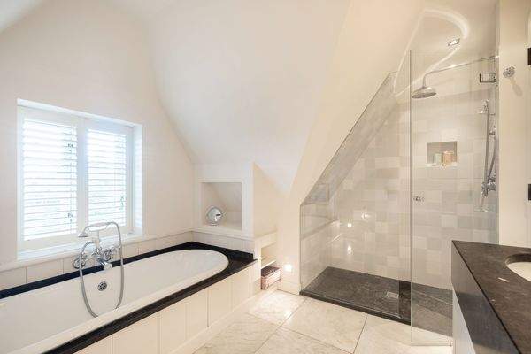 Detailansicht Vollbad im Dachgeschoss