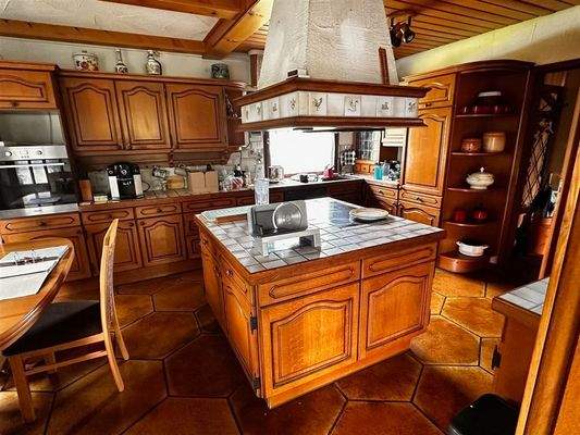 Einbauküche mit Kochinsel