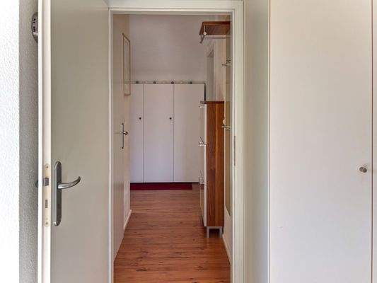 Flur mit Einbauschrank