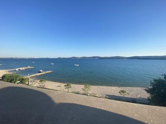 wohnung-erste-reihe-zum-meer-mit-grosser-terrasse 