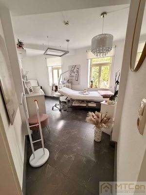 Büro- oder Behandlungsraum