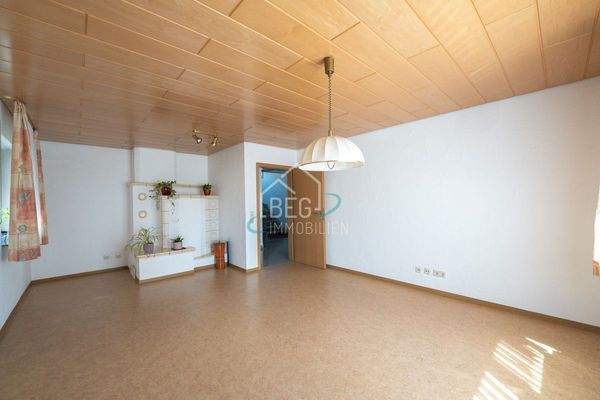 Mit weiterem Kachelofen