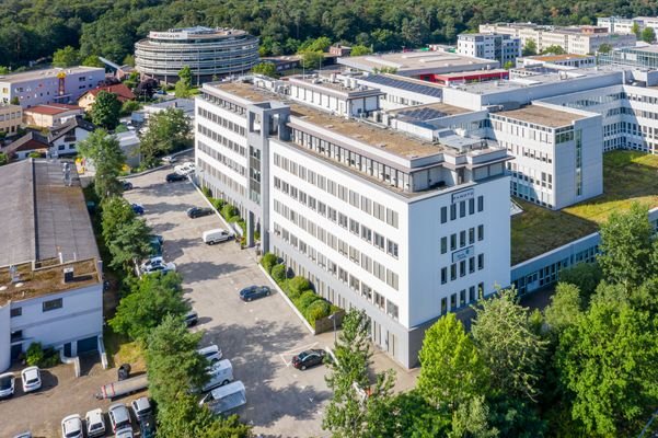 Gesamtblick Gebäude.jpg