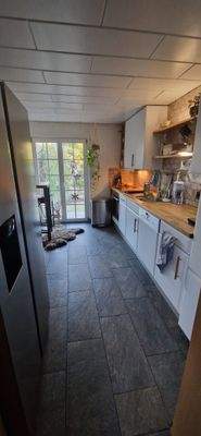 Küche mit Zugang zur Terrasse