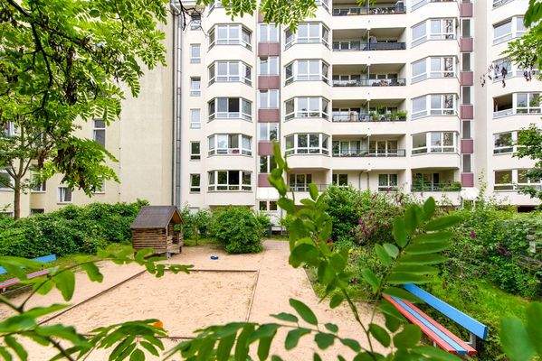 SpielplatzInnenfassade_9523