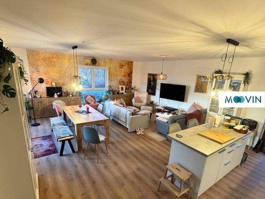 Ansicht I: Wohn- und Esszimmer mit offenem Küchenbereich