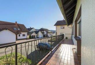 Haus links: Balkon