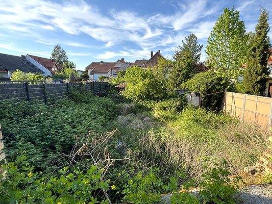 angrenzende Freifläche Garten 