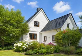 Familiendomizil mit Anbau und Garten