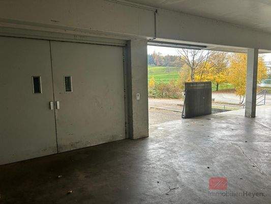 Laderampe mit Lastenaufzug