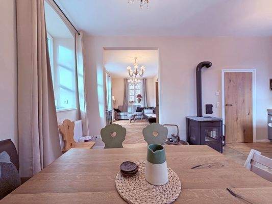 Essbereich mit Kamin