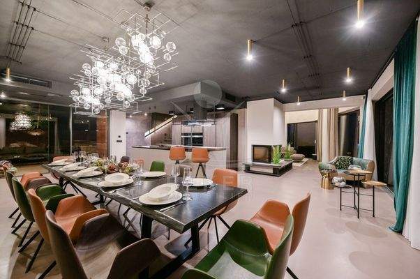 1.OG Wohnzimmer mit Kamin