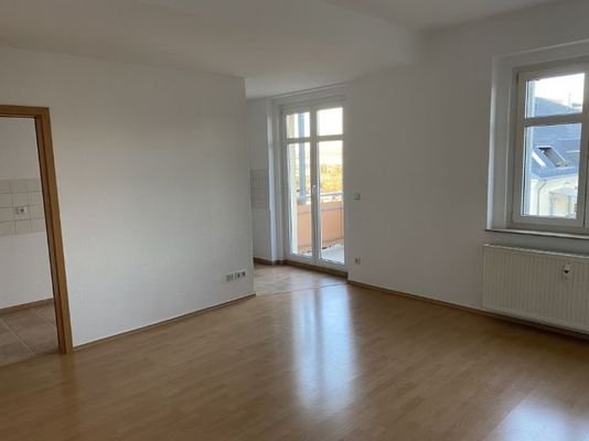 Wohnzimmer mit Zugang Balkon