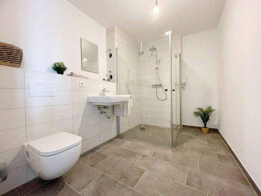 Badezimmer mit Waschmaschinenanschluss.jpg