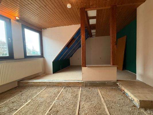 Zimmer mit Gaube im DG