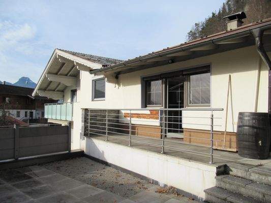 Blick zur Wohnung im OG