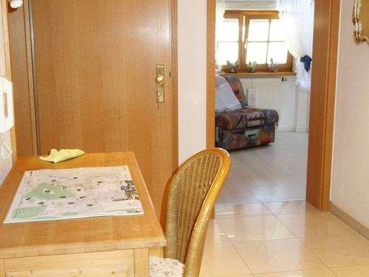 viel Platz im Flur für Garderobe und Schreibtisch 