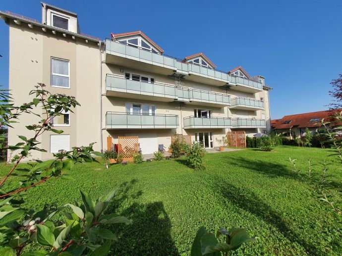 Kapitalanlage: 1 Zimmer EG Wohnung mit großzügiger Terrasse