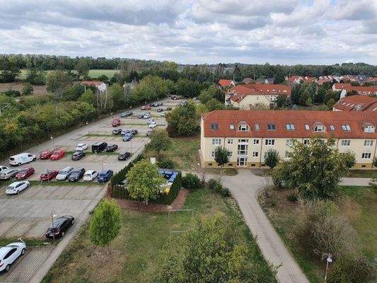 Ansicht objekteigener Parkplatz