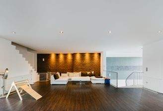 Großes, lichtdurchflutetes Wohnzimmer im loftstyle