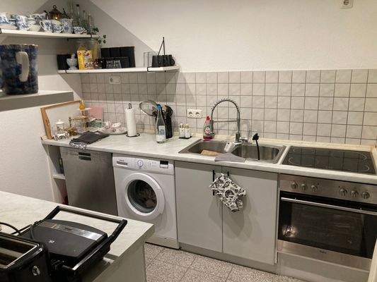 Einliegerwohnung 1: Küche mit Einbauküche