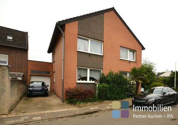 Einfamilienhaus mit Garage 