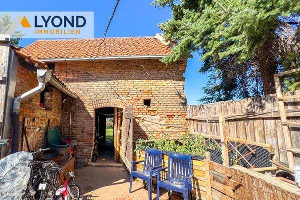 Nebengelass mit Innenhof