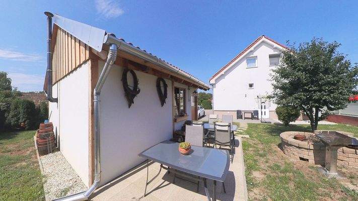 Saunahaus und Garten.jpg