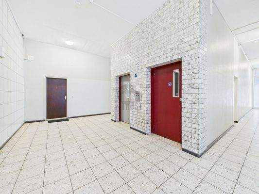 Personen und Lastenaufzug