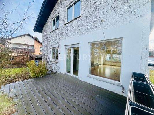 Terrasse mit Blick zum grünen Paradies