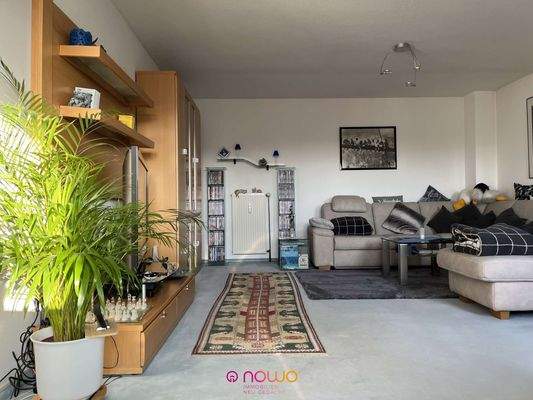 GROß! Das Wohnzimmer...