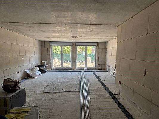 großes, helles Wohnzimmer