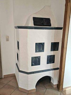 Kachelofen von Küche aus beheizbar, 3-Zimmer-Wohnung mit Stellplatz, Thiersee Kirchdorf